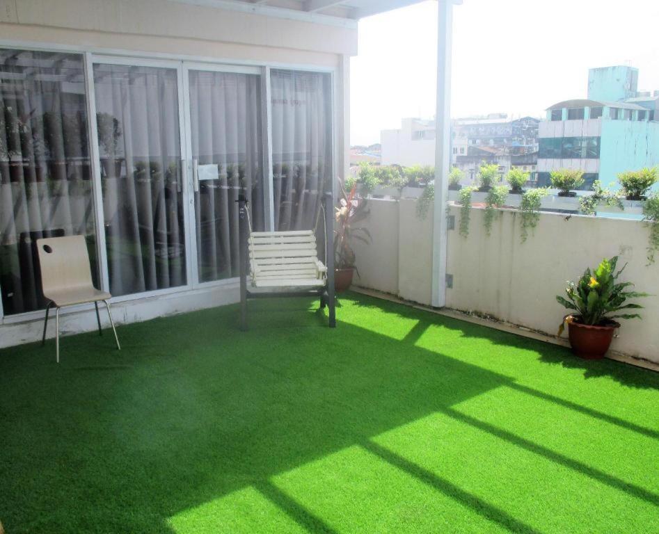 Holiday Season Motel Yangon Bagian luar foto